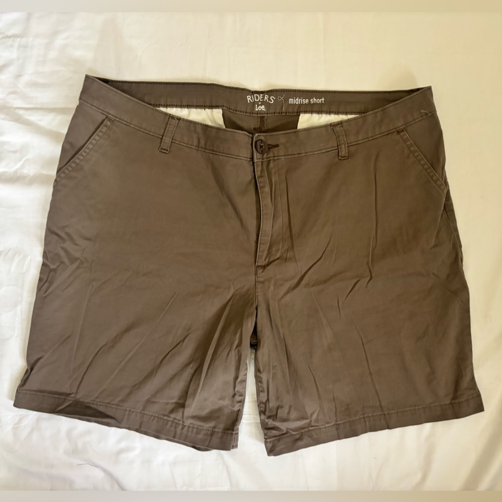 Lee Womens Classic Midrise Short in Mocha Mousse Sz 20